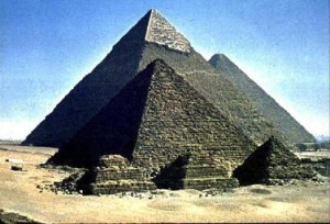 GIZA piramidi