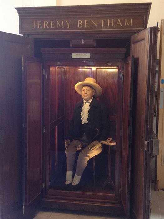 lo-strano-caso-di-Jeremy-Bentham-10