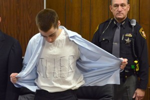 t-j-lane-unbuttons-his-shirt-during-sentencing-1773612-300x200